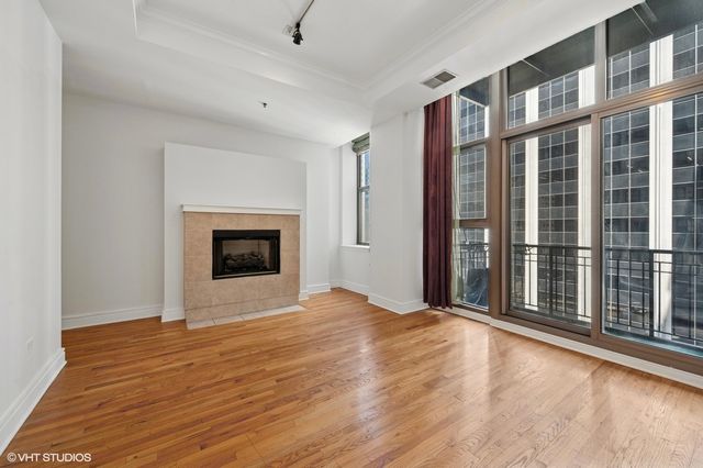 212 W WASHINGTON Street 1006, Chicago, IL 60606