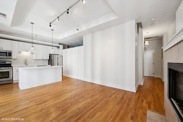 212 W WASHINGTON Street 1006, Chicago, IL 60606