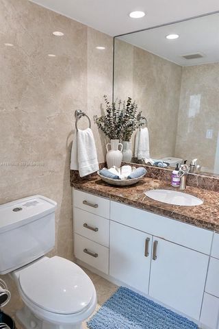 1717 N Bayshore Dr 3334, Miami, FL 33132