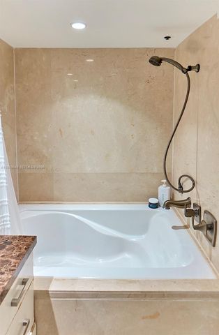 1717 N Bayshore Dr 3334, Miami, FL 33132