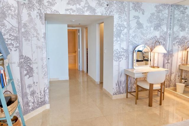 1717 N Bayshore Dr 3334, Miami, FL 33132