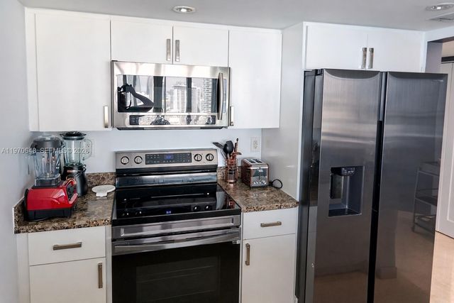 1717 N Bayshore Dr 3334, Miami, FL 33132