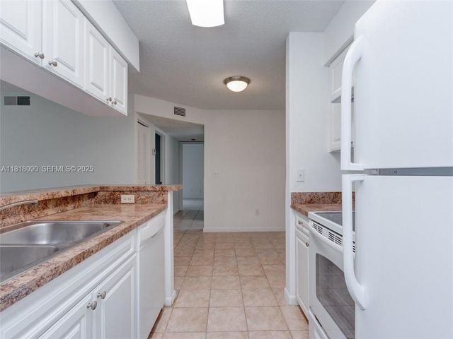 1235 SW 46th Avenue 707, Pompano Beach, FL 33069