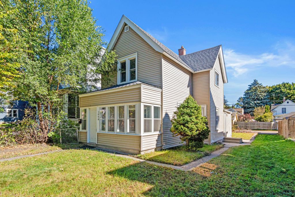 1098 Woodbridge Street, Saint Paul, MN 55117