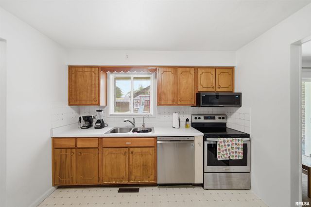 638 N COOLIDGE Court, West Peoria, IL 61604