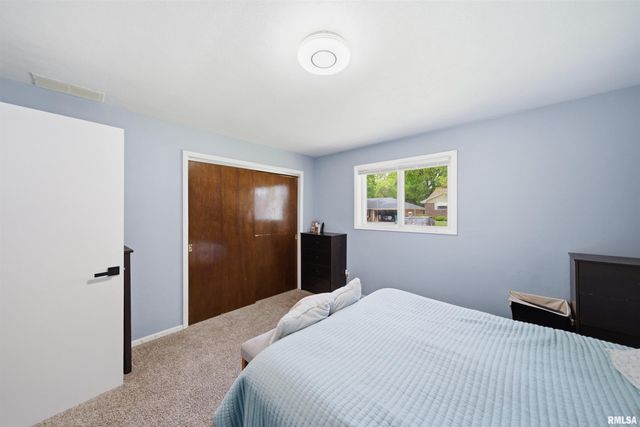 638 N COOLIDGE Court, West Peoria, IL 61604