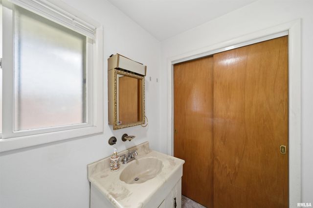 638 N COOLIDGE Court, West Peoria, IL 61604