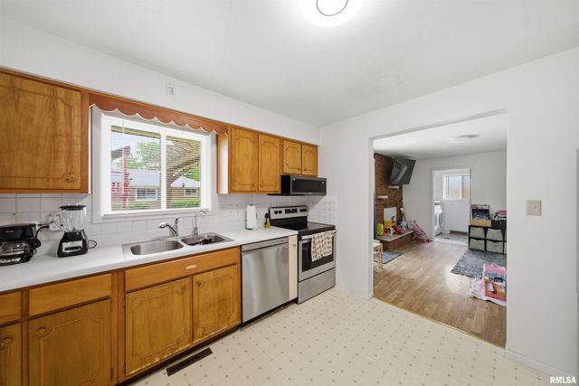 638 N COOLIDGE Court, West Peoria, IL 61604