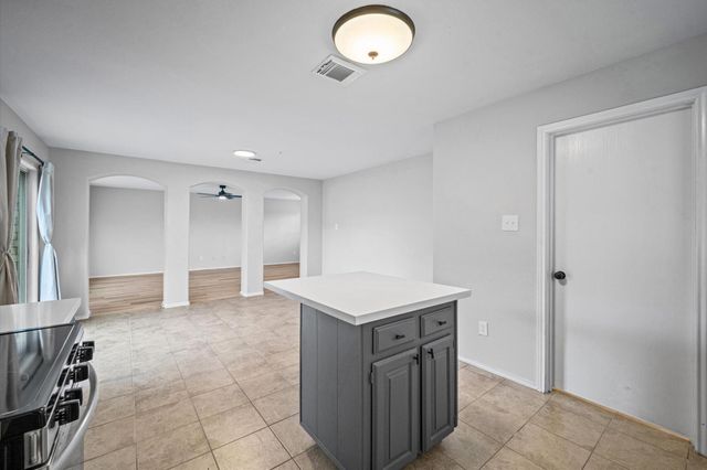 5518 Rio Alamo Street, Rosharon, TX 77583