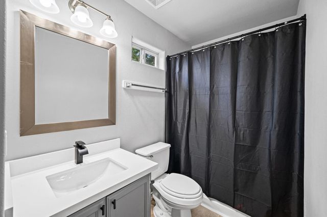 5518 Rio Alamo Street, Rosharon, TX 77583