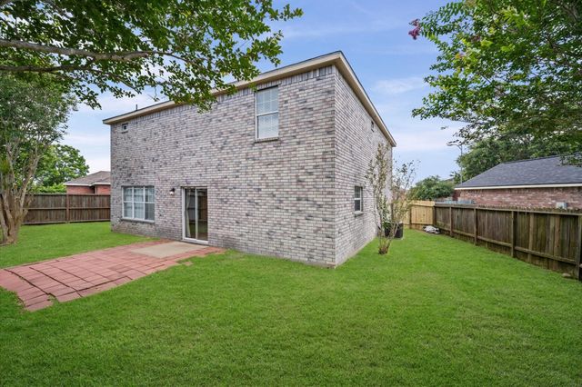 5518 Rio Alamo Street, Rosharon, TX 77583