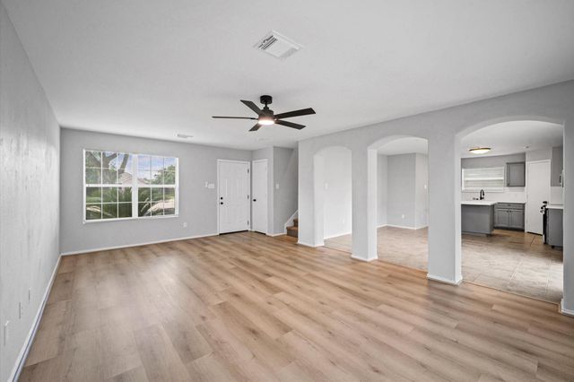 5518 Rio Alamo Street, Rosharon, TX 77583