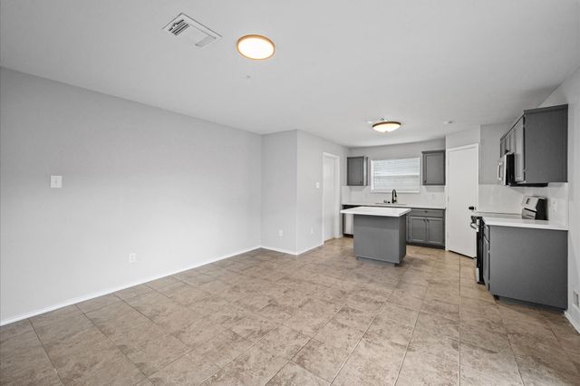 5518 Rio Alamo Street, Rosharon, TX 77583