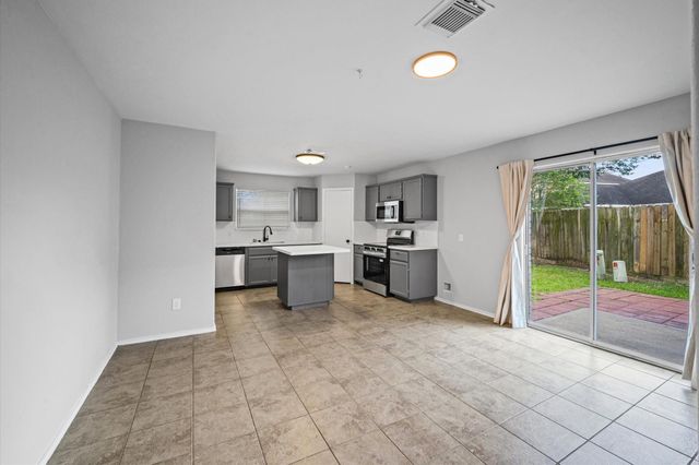 5518 Rio Alamo Street, Rosharon, TX 77583