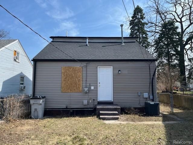 23449 Davey Avenue, Hazel Park, MI 48030