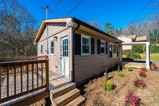 1640 1st Street Circle SE, Hickory, NC 28602