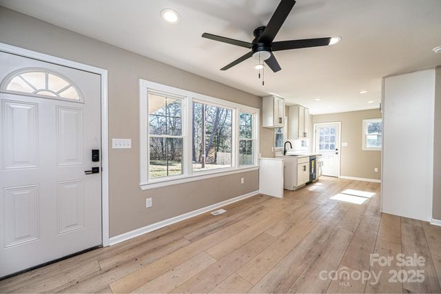 1640 1st Street Circle SE, Hickory, NC 28602