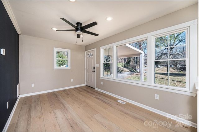 1640 1st Street Circle SE, Hickory, NC 28602