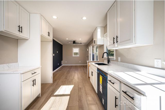 1640 1st Street Circle SE, Hickory, NC 28602