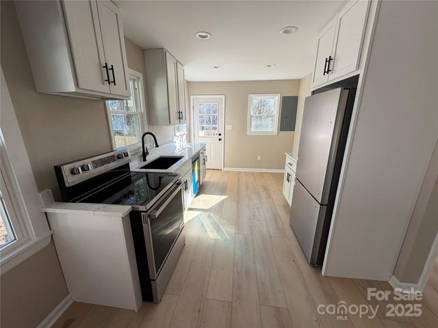 1640 1st Street Circle SE, Hickory, NC 28602