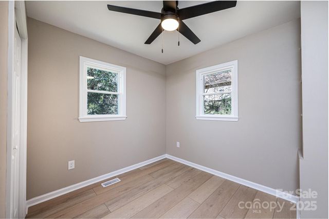 1640 1st Street Circle SE, Hickory, NC 28602