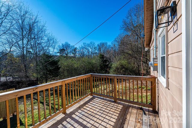 1640 1st Street Circle SE, Hickory, NC 28602