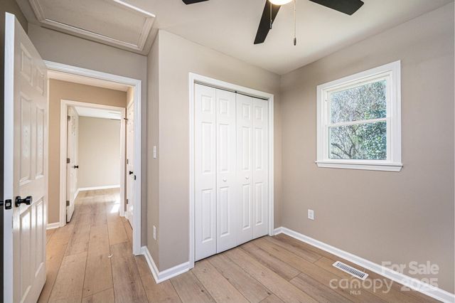 1640 1st Street Circle SE, Hickory, NC 28602