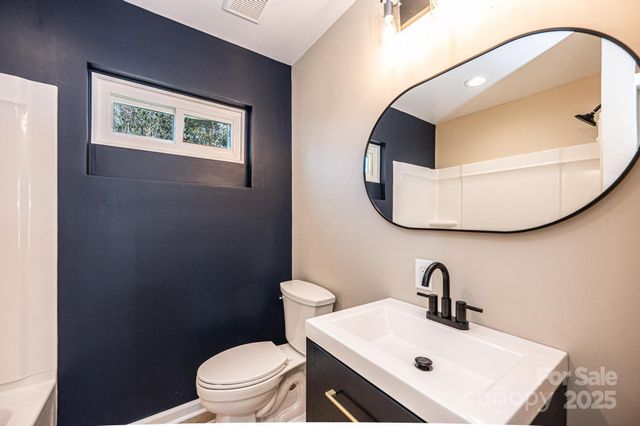 1640 1st Street Circle SE, Hickory, NC 28602