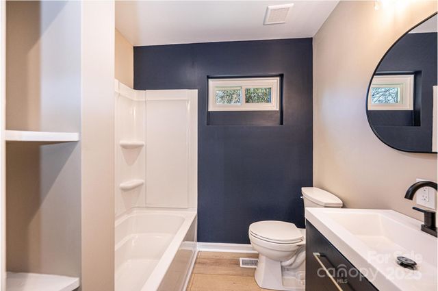 1640 1st Street Circle SE, Hickory, NC 28602