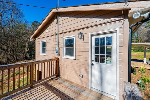 1640 1st Street Circle SE, Hickory, NC 28602