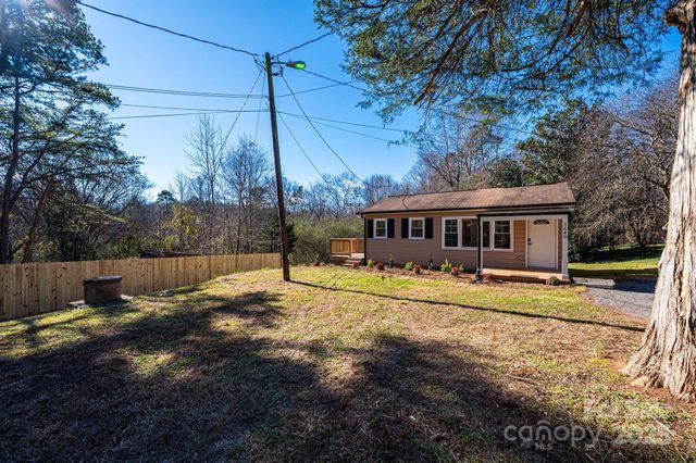 1640 1st Street Circle SE, Hickory, NC 28602