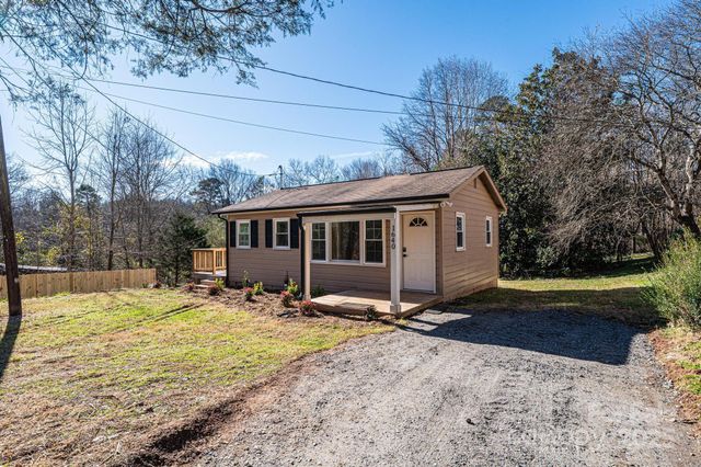 1640 1st Street Circle SE, Hickory, NC 28602
