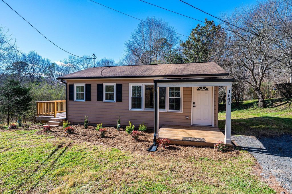 1640 1st Street Circle SE, Hickory, NC 28602