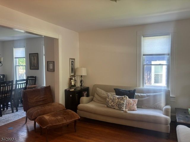 10 5Th St, Frenchtown Boro, NJ 08825