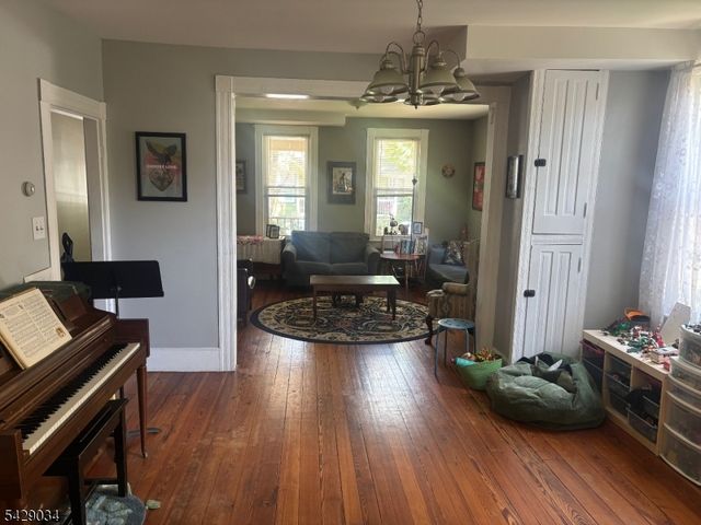 10 5Th St, Frenchtown Boro, NJ 08825