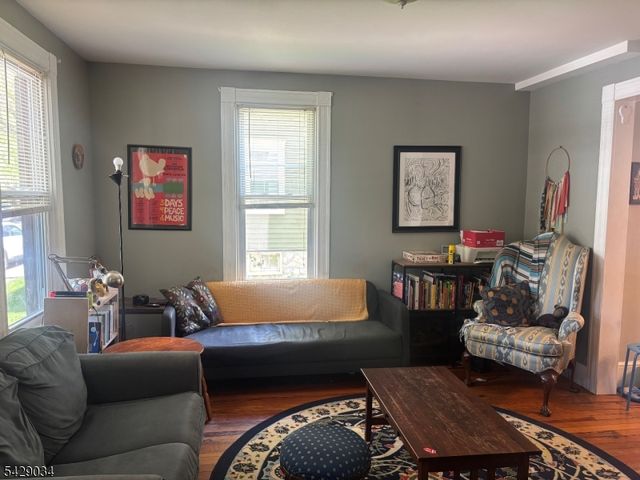 10 5Th St, Frenchtown Boro, NJ 08825