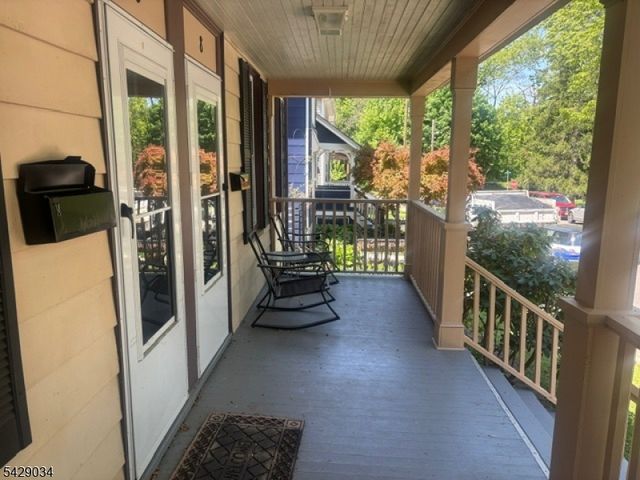 10 5Th St, Frenchtown Boro, NJ 08825