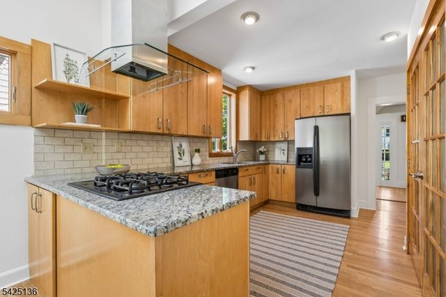 16 Duryea Rd, Montclair Twp., NJ 07043