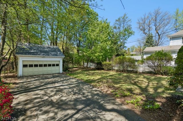 16 Duryea Rd, Montclair Twp., NJ 07043