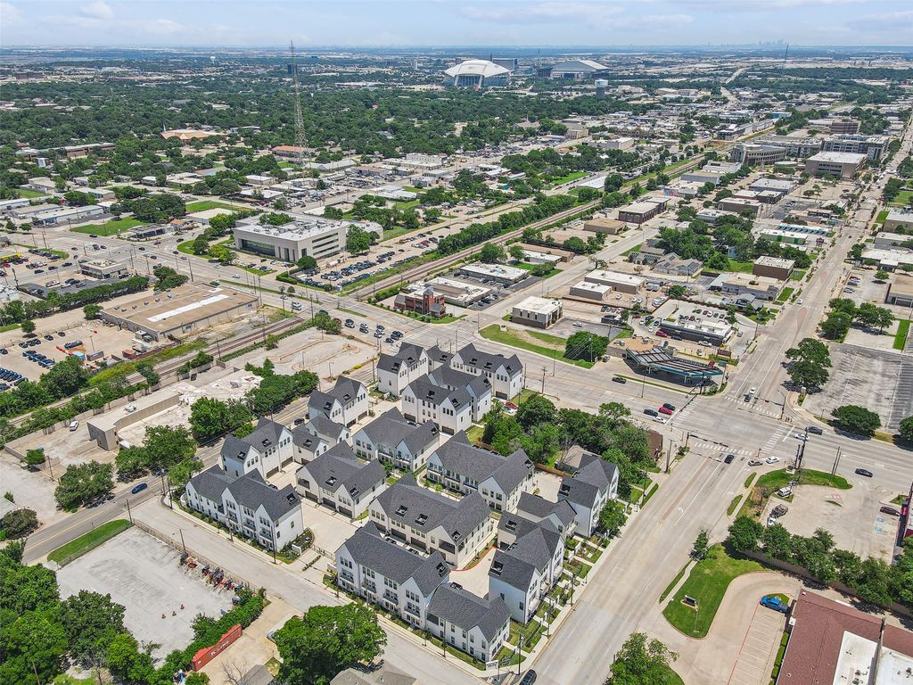 128 Garden Court E, Arlington, TX 76013 — exterior