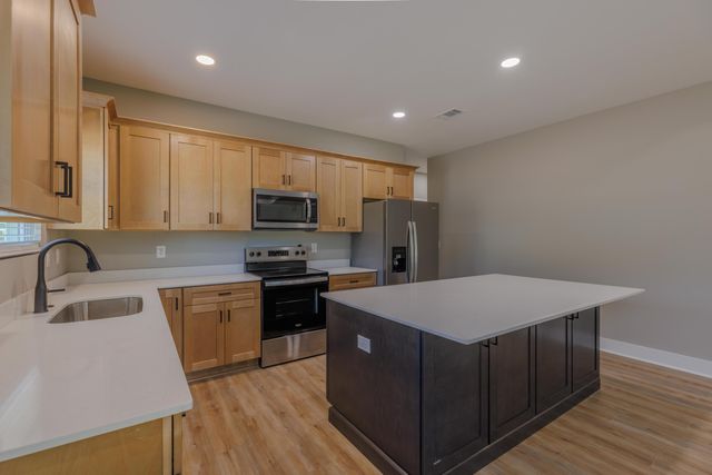1001 BREMEN Avenue, Pensacola, FL 32507