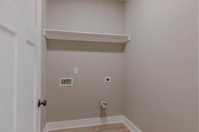 1001 BREMEN Avenue, Pensacola, FL 32507