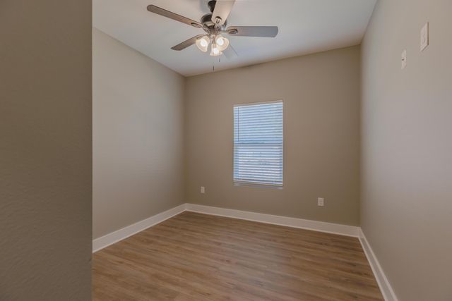 1001 BREMEN Avenue, Pensacola, FL 32507
