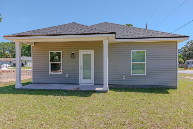 1001 BREMEN Avenue, Pensacola, FL 32507