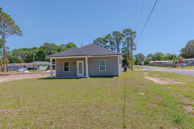 1001 BREMEN Avenue, Pensacola, FL 32507