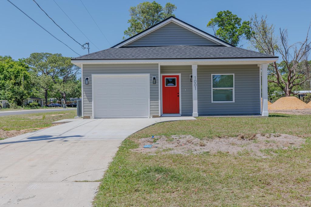 1001 BREMEN Avenue, Pensacola, FL 32507