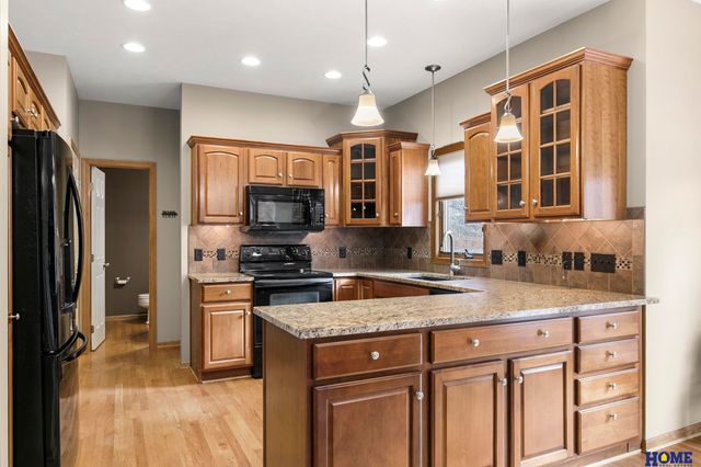 7915 Nob Hill Road, Lincoln, NE 68516