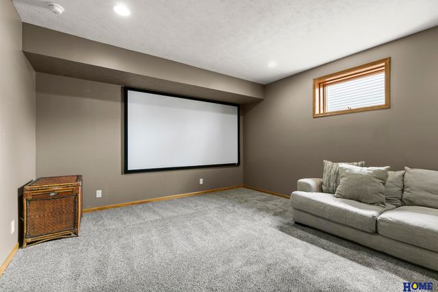 7915 Nob Hill Road, Lincoln, NE 68516