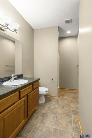 7915 Nob Hill Road, Lincoln, NE 68516