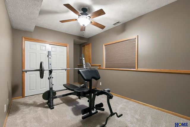 7915 Nob Hill Road, Lincoln, NE 68516